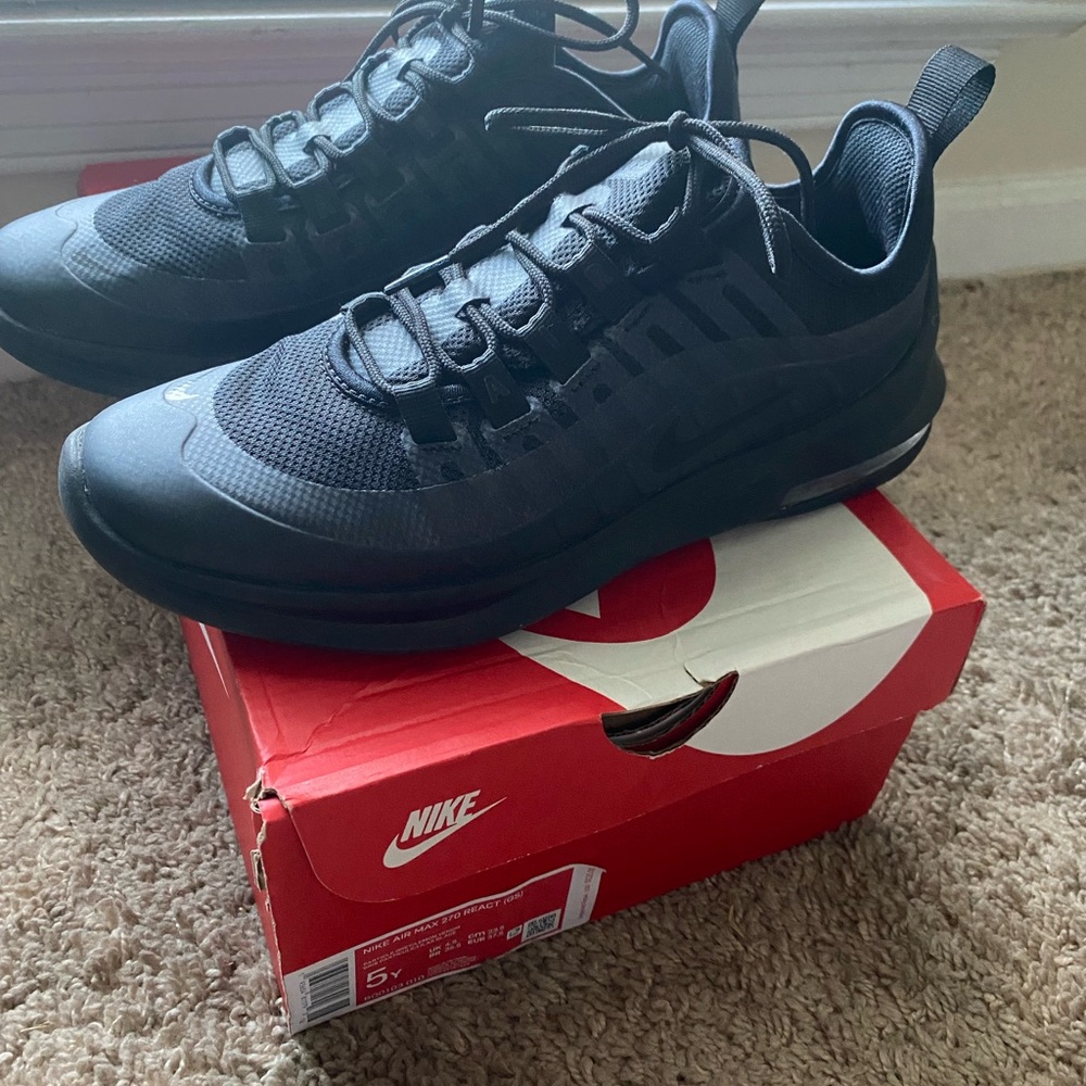 Nike Airmax youth size 5